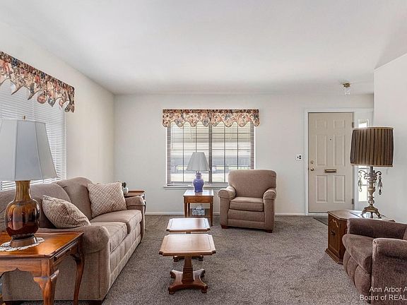 4th image of 40854 Newport Dr