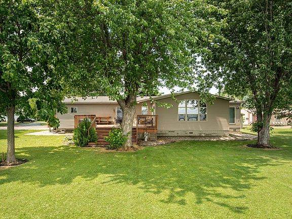 3rd image of 1009 County Road 10 NE