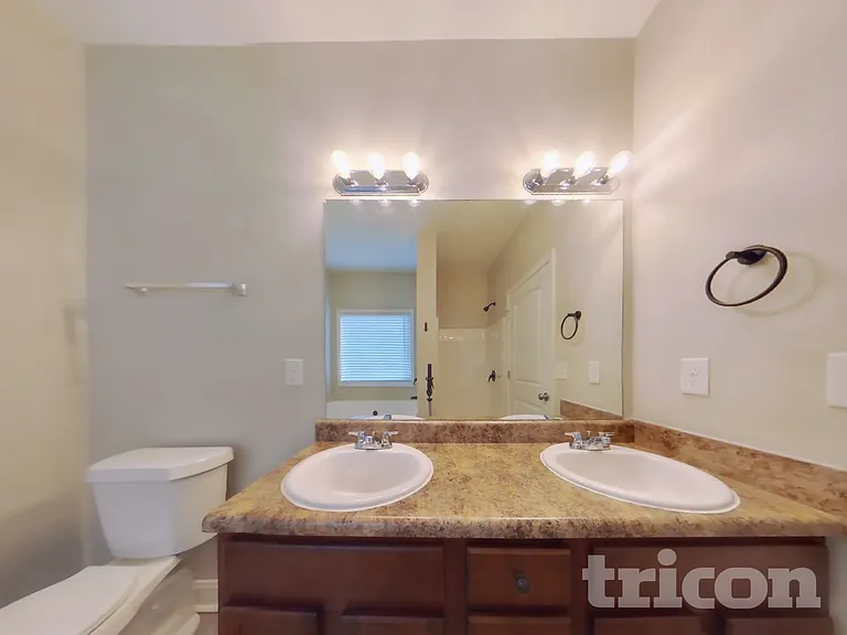 124 Kings Crossing Ct — Photo 9