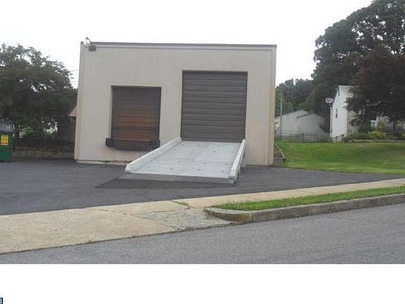 Truck dock and ramp