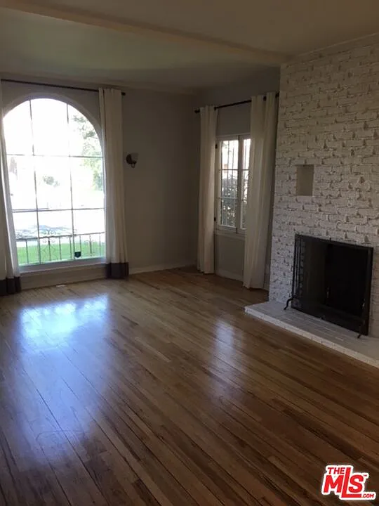 2 bed, 2.0 bath, 1700 sqft, $4,500 — Photo 2