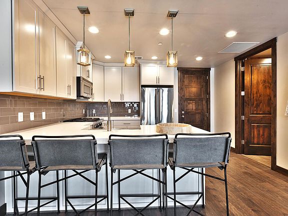 5th image of 3751 Blackstone Dr #3J