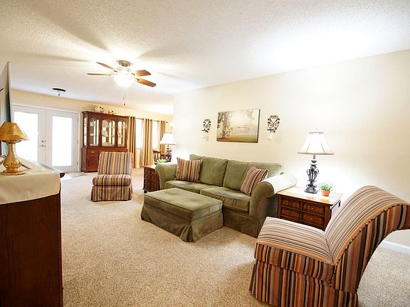 3rd image of 2833 Joellen Ln