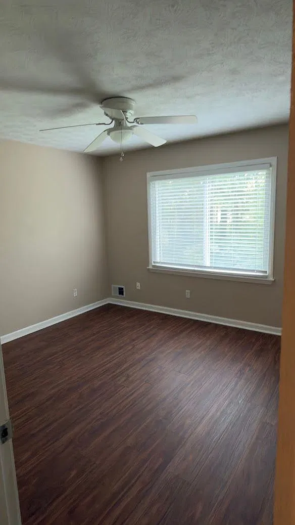 4 bed, 2.5 bath, 2050 sqft, $2,350 — Photo 2