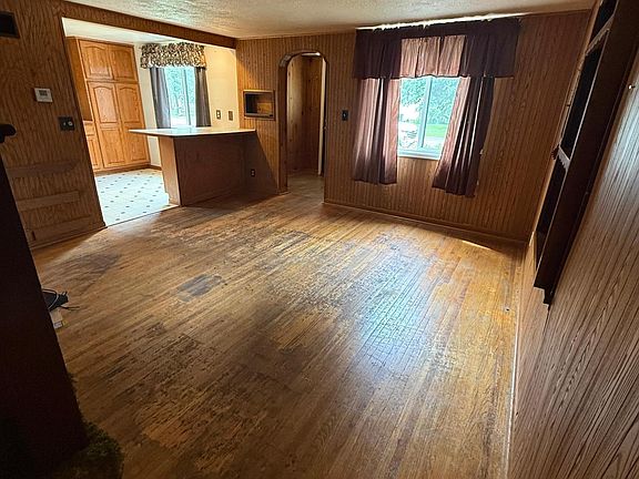 4th image of 805 E Elm St
