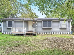 4118 Scenic Dr, Dickinson, TX 77539