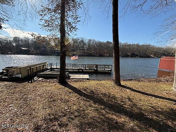 4th image of 908 Lakeview Dr