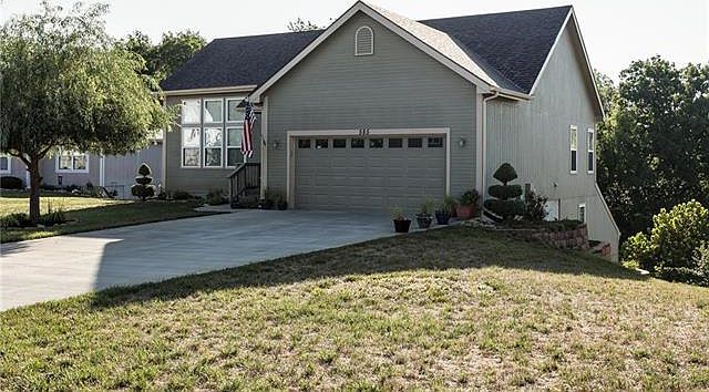 1st image of 585 Hithergreen Dr
