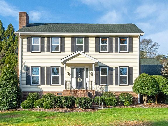 4th image of 102 Yorkshire Dr