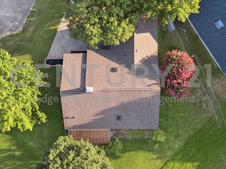 1308 Clubhouse Ct — Photo 23