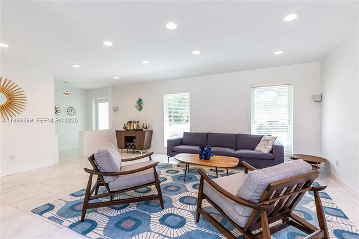 Building Photo - 14610 Tarpon Dr