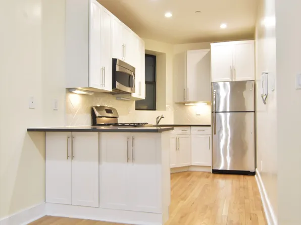 2192 Fred Douglas Boulevard image 2 of 7