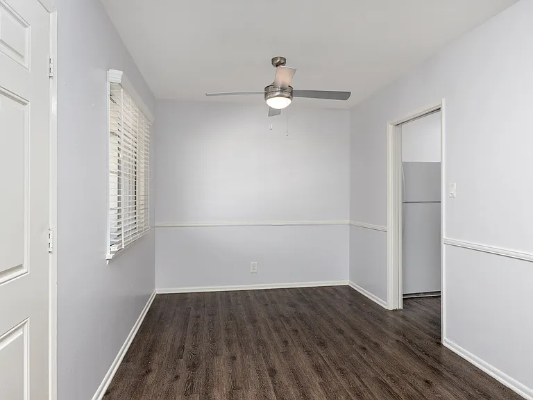 Verdugo Plaza Apartments — Photo 14