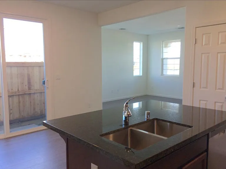 3935 Samuelson Way — Photo 4