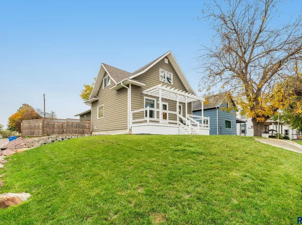 100 E Main St, Irene, SD 57037
