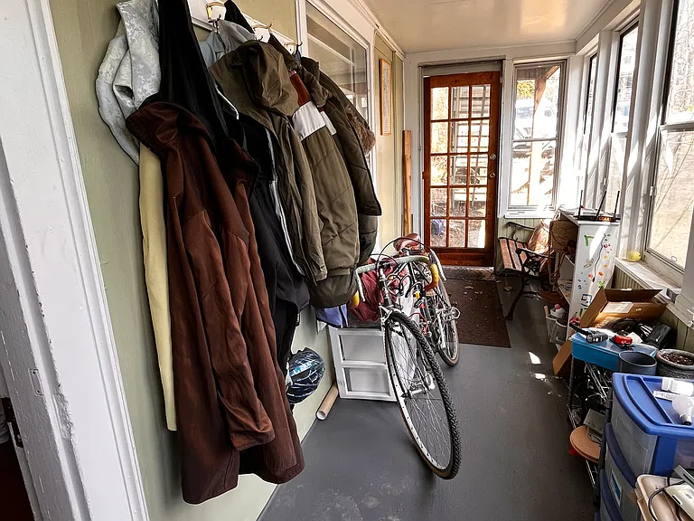 Entryway porch/mudroom