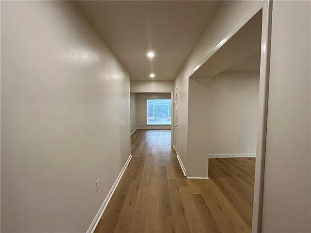 3 bed, 2.0 bath, 1520 sqft, $2,300 — Photo 3