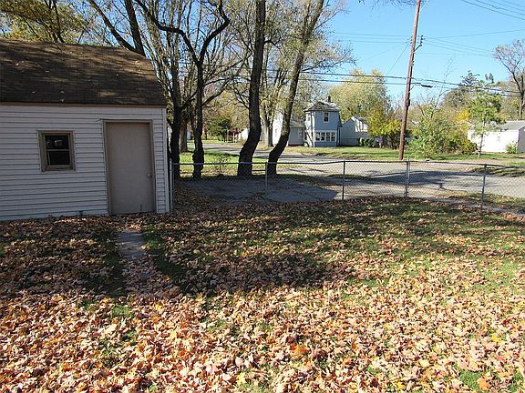 3rd image of 1053 N Elmer St