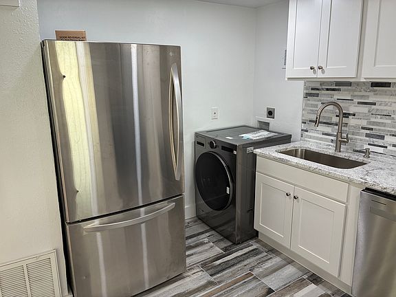 4th image of 3508 N Robinson Ave APT 4