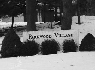 17464 Dunewood Ct, Spring Lake, MI 49456