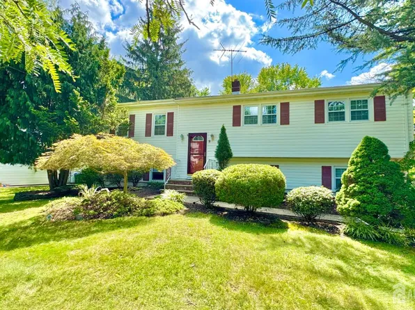 9 Highpoint Dr, Edison, NJ 08820