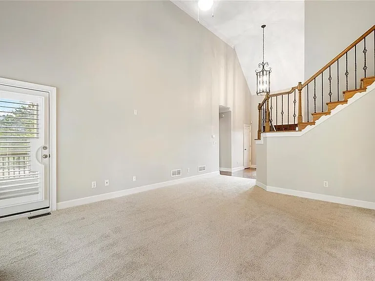 111 Planterra Way — Photo 8