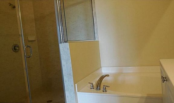 4th image of 233 Las Brisas Cir