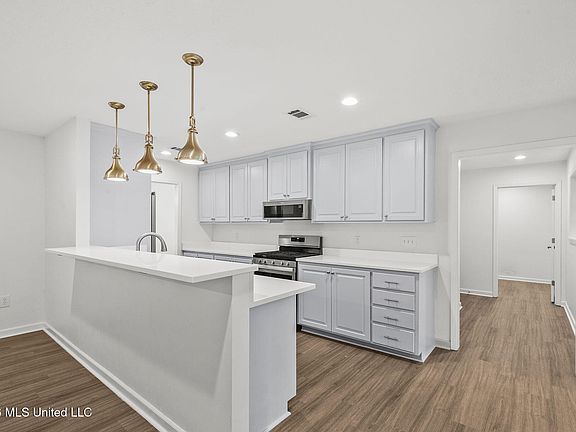 5th image of 440 Traceland St
