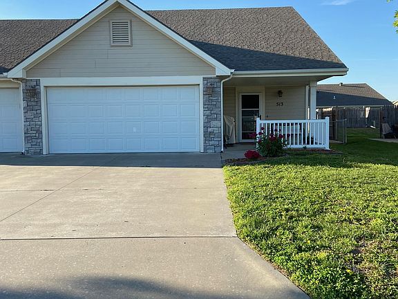 Front view with Driveway