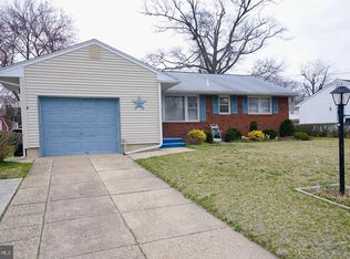 5 Malibu Dr, Magnolia, NJ 08049