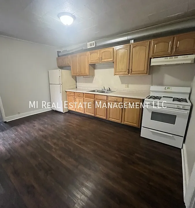 305 E Grove St #1