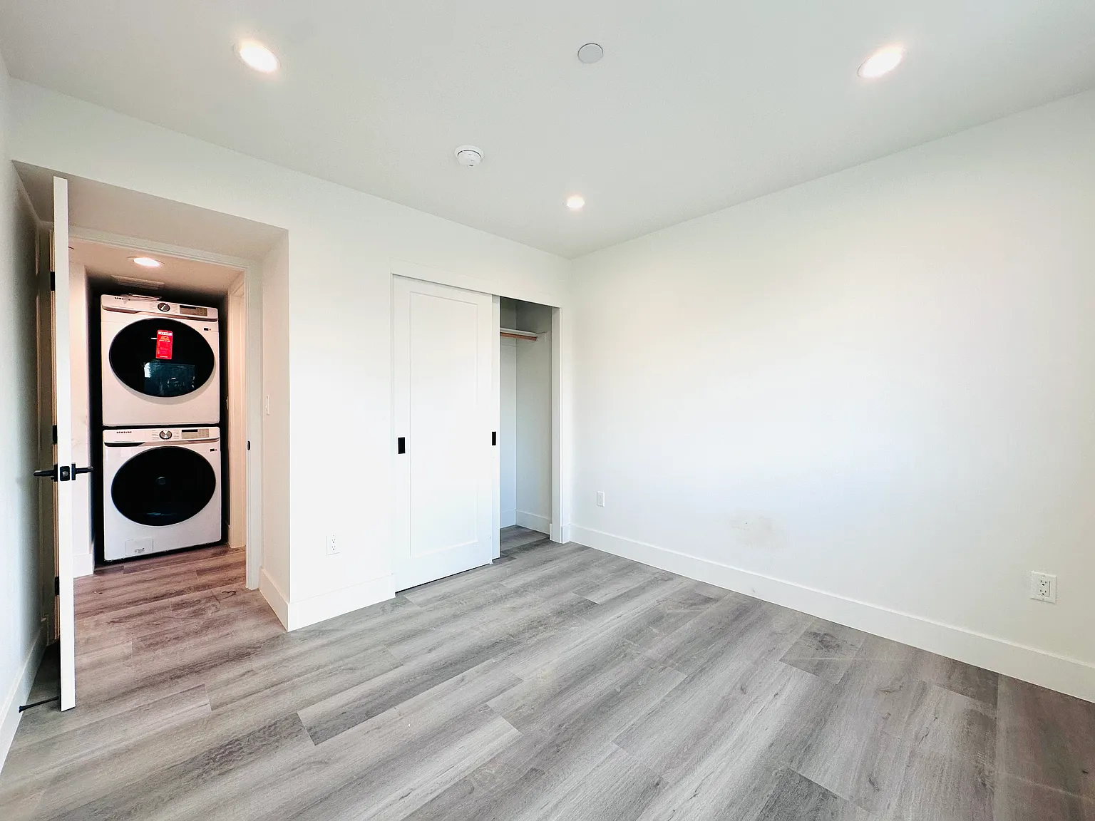 Lido Apartments - 4126 Clayton Avenue — Photo 2