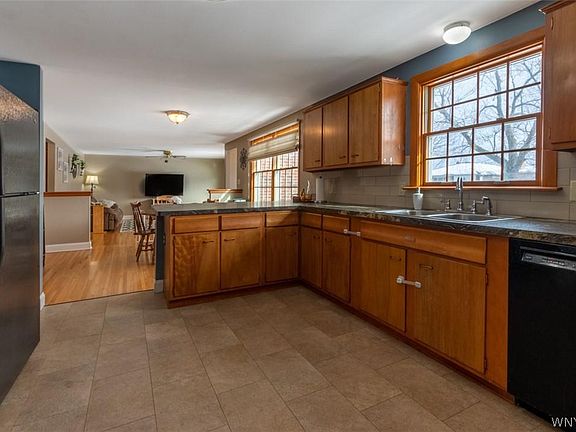 4th image of 73 Leni Ln