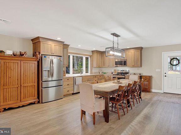 5th image of 885 Peach Ridge Rd