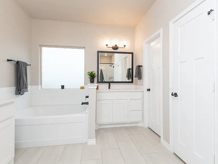 1756 Meadow Crest Dr — Photo 19