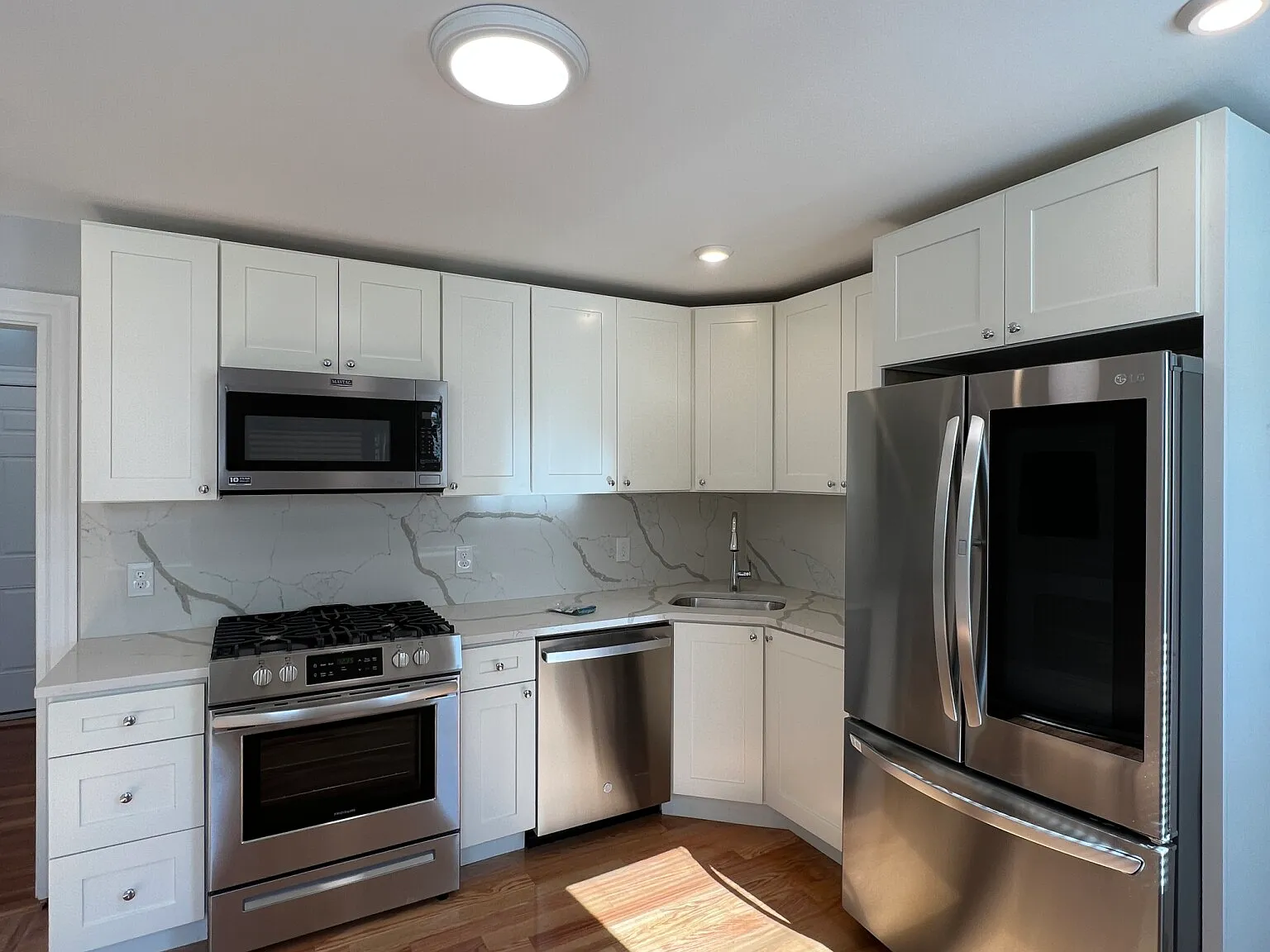 3 bed, 1200 sqft, $4,495 — Photo 2