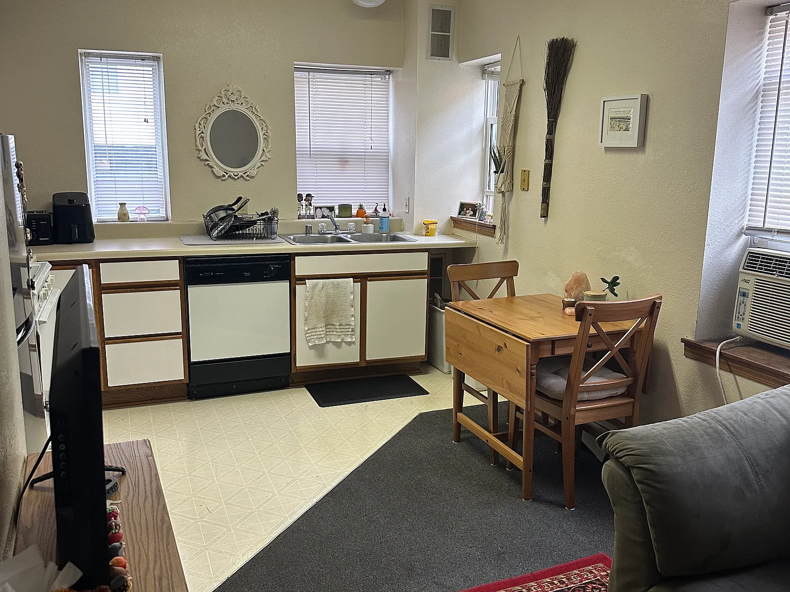 719 E Pleasant St — Photo 4