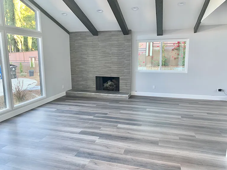 Very large Living room or can be used as a large Den