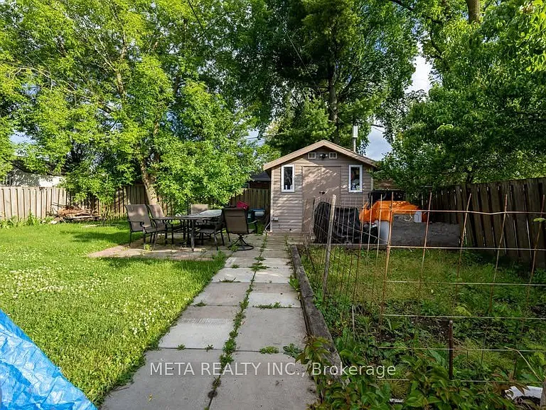 79 Chestermere Blvd — Photo 11