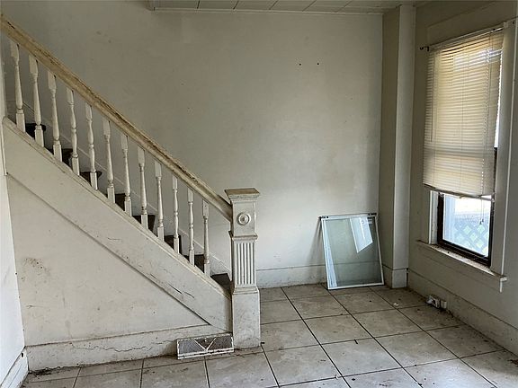 3rd image of 2004 Whitley Ave