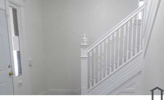 4th image of 111 Warwick Ave