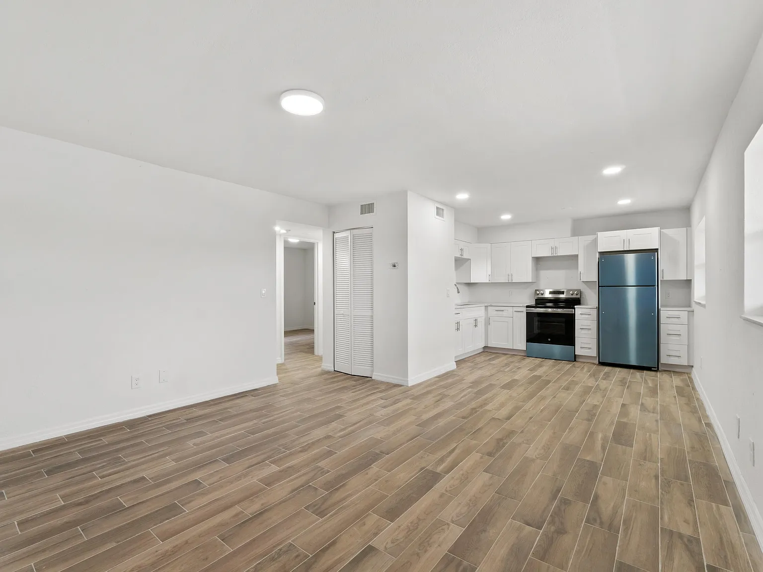 2 bed, 1.0 bath, 11160 sqft, $1,700 — Photo 4