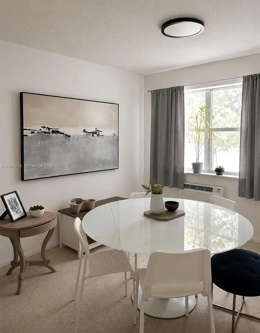 Astor Condo No 3 — Photo 2