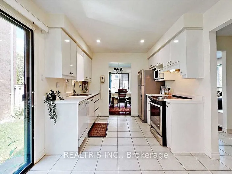68 Gretman Cres — Photo 11