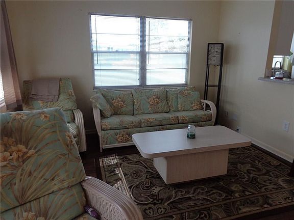 2nd image of 317 Farnham P #317