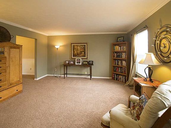 2nd image of 7525 Bancaster Dr