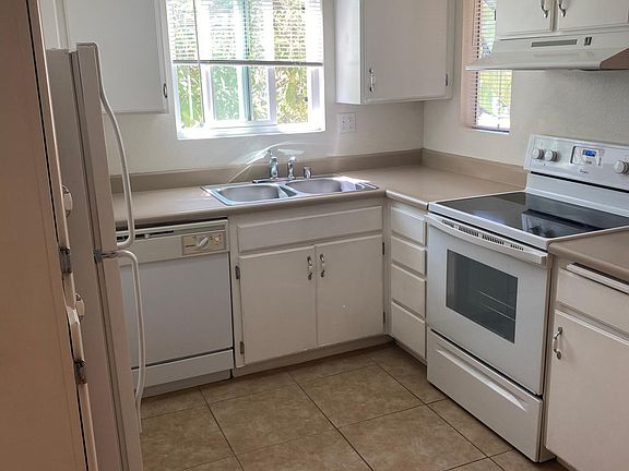 3rd image of 224 Woodland Pkwy #22