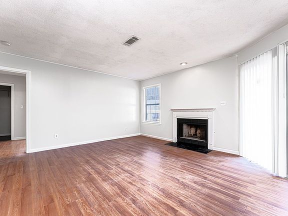 4th image of 414 Ridgecreek Dr