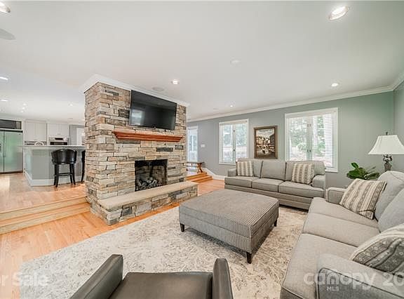 3rd image of 61 Heritage Dr