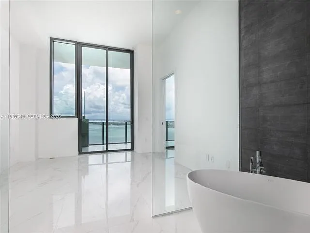 480 NE 31st St #Penthouse 5101 — Photo 3